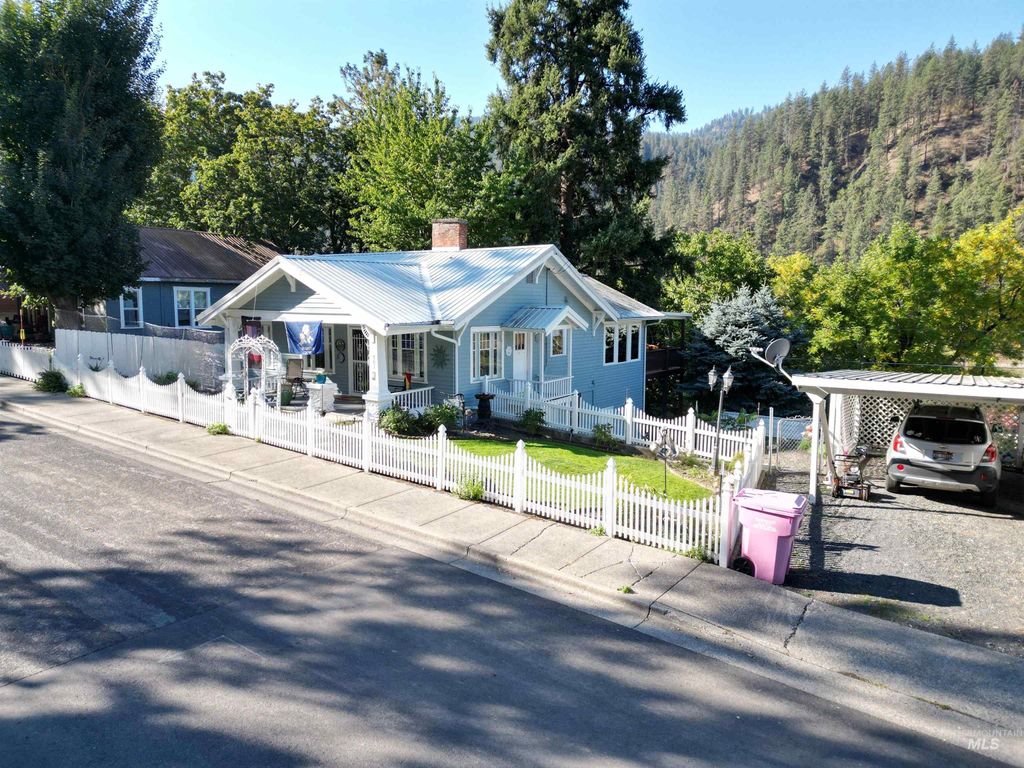 Photo of 703 Johnson Avenue, Orofino, ID 83544 (MLS # 98977966)