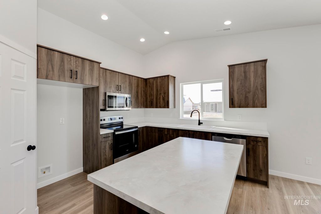 Photo of 3768 E Jamestown Dr, Nampa, ID 83686 (MLS # 98968163)