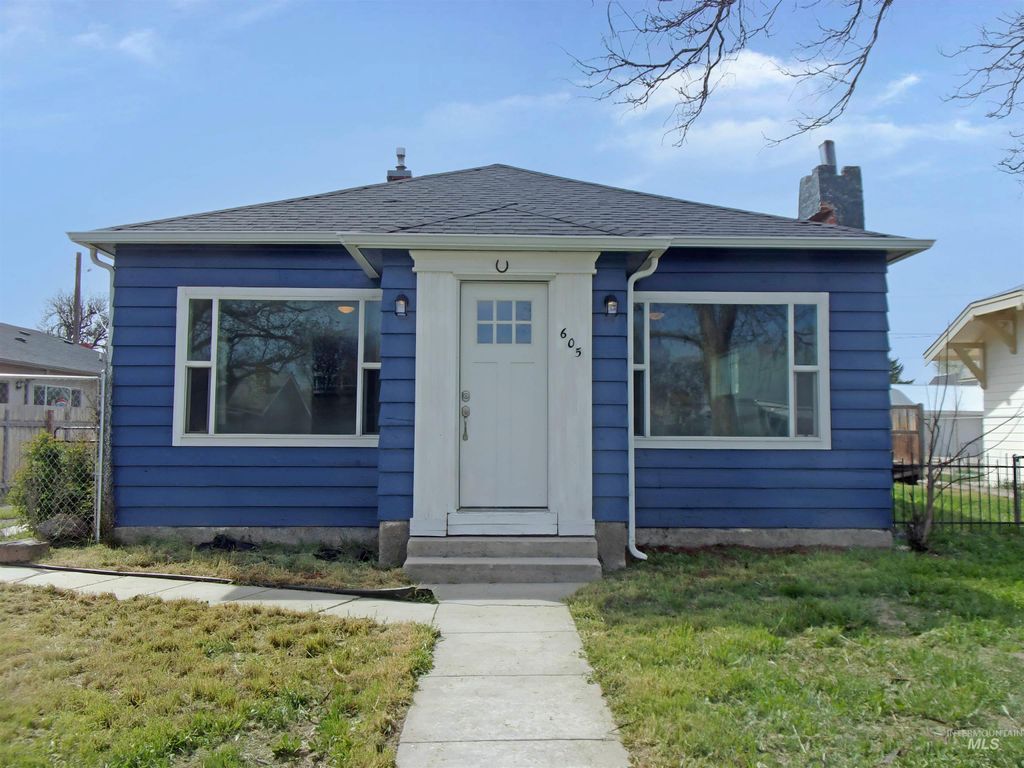 Photo of 605 N 6th Street, Parma, ID 83660 (MLS # 98982993)