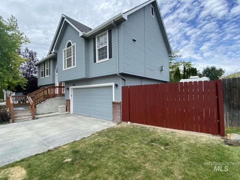 Photo of 7400 Newbrook Dr, Nampa, ID 83687 (MLS # 98981766)