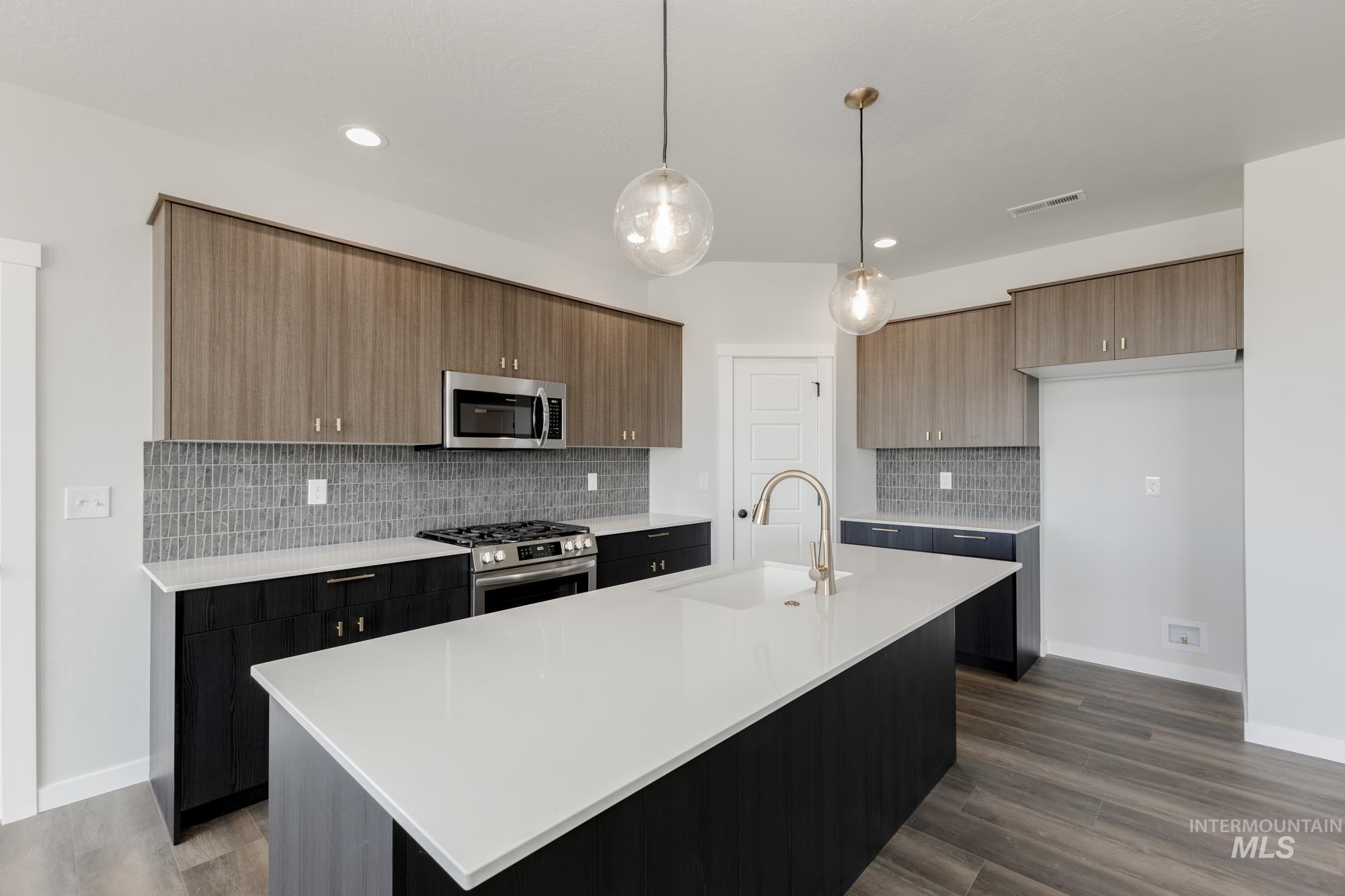 919 E Perjue Basin Dr