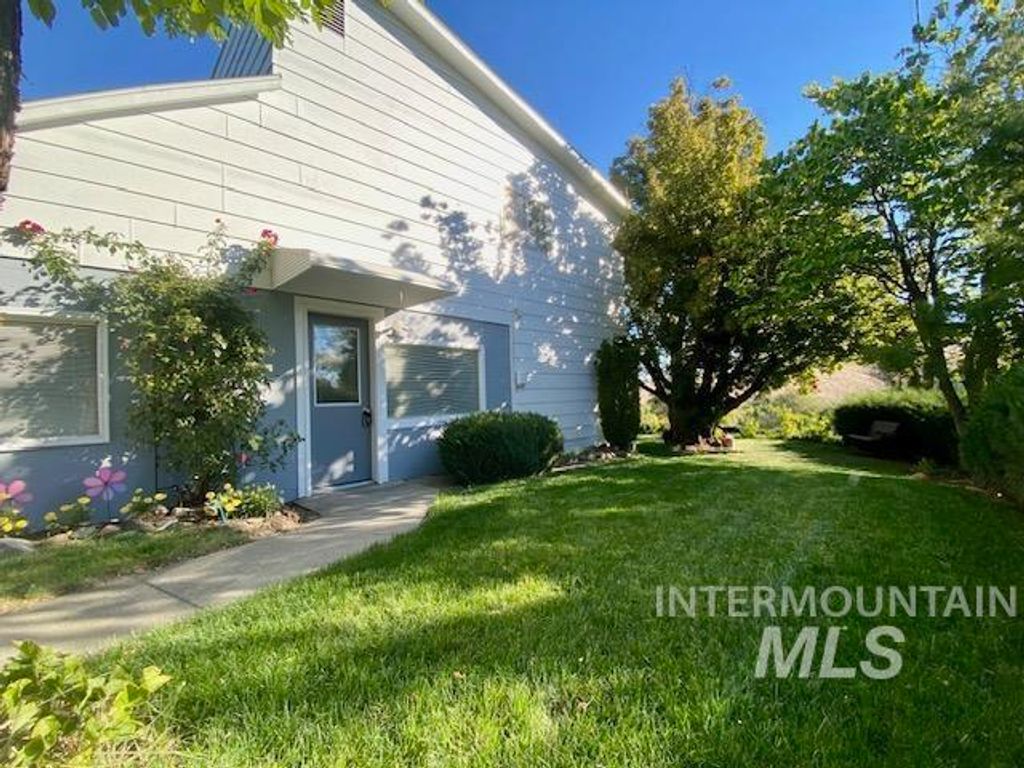 Photo of 429 30th St, Lewiston, ID 83501 (MLS # 98964370)