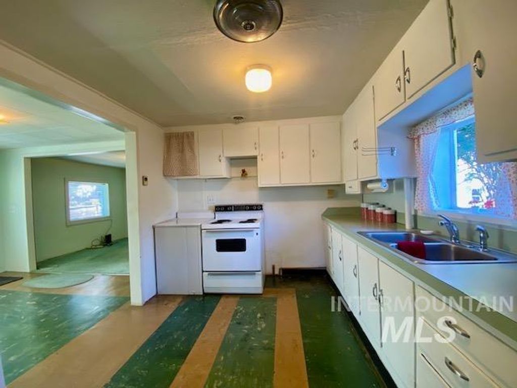 Photo of 429 30th St, Lewiston, ID 83501 (MLS # 98964370)