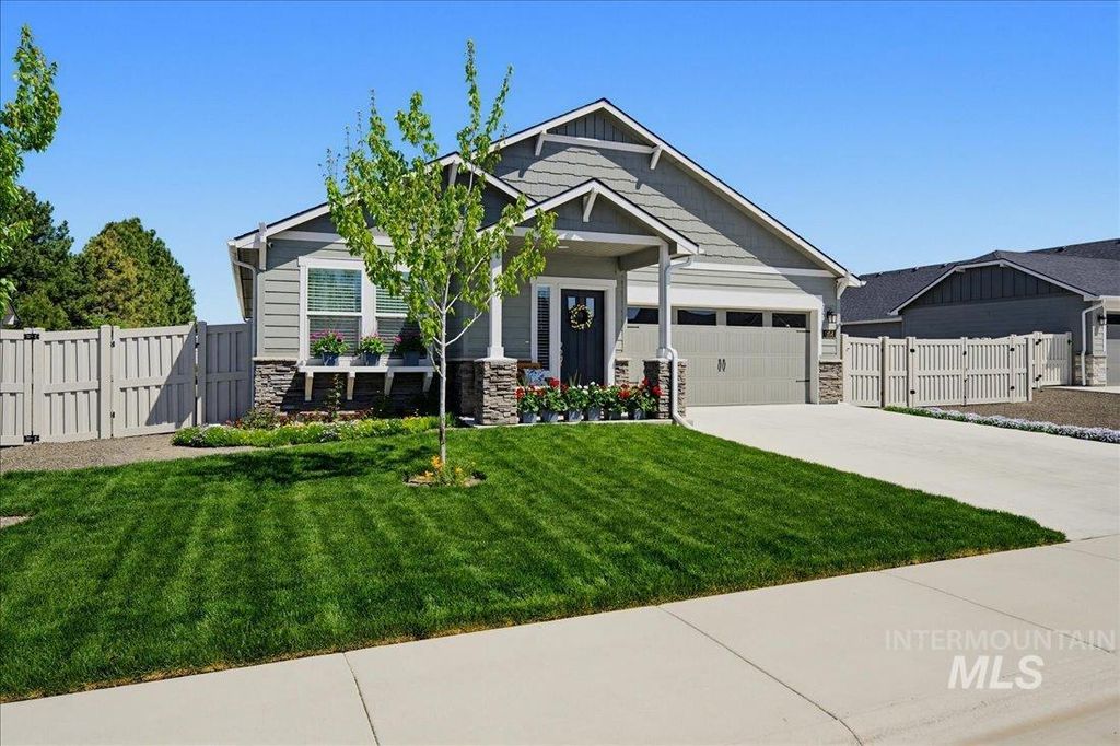 Photo of 1354 Hayhook St, Middleton, ID 83644 (MLS # 98985215)