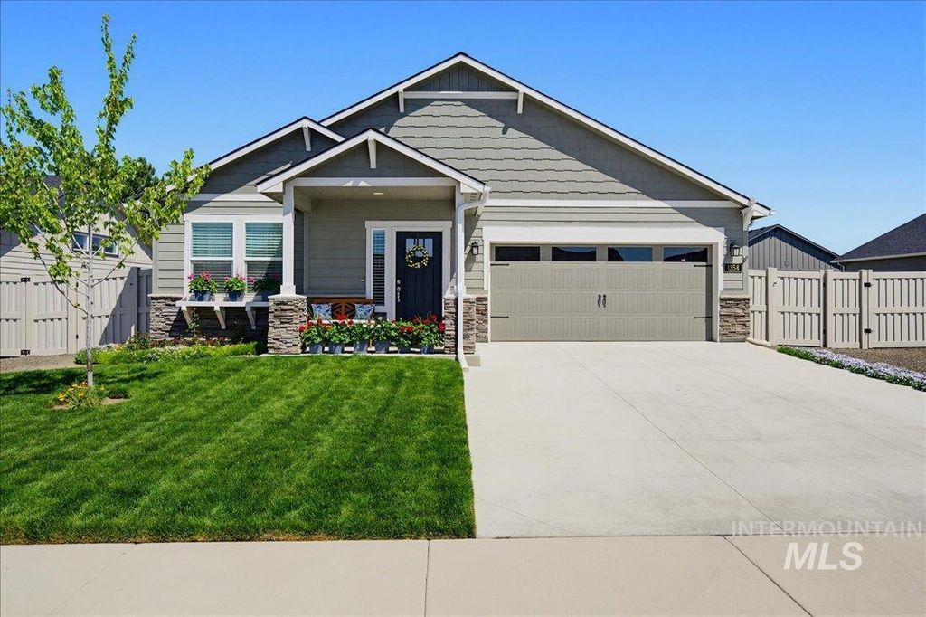 Photo of 1354 Hayhook St, Middleton, ID 83644 (MLS # 98985215)