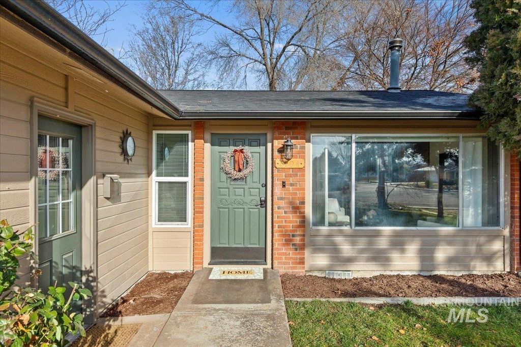 Photo of 1404 W North Gate Ave, Meridian, ID 83642 (MLS # 98971683)