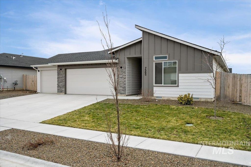 Photo of 7565 E Bratton Dr, Nampa, ID 83687 (MLS # 98980182)