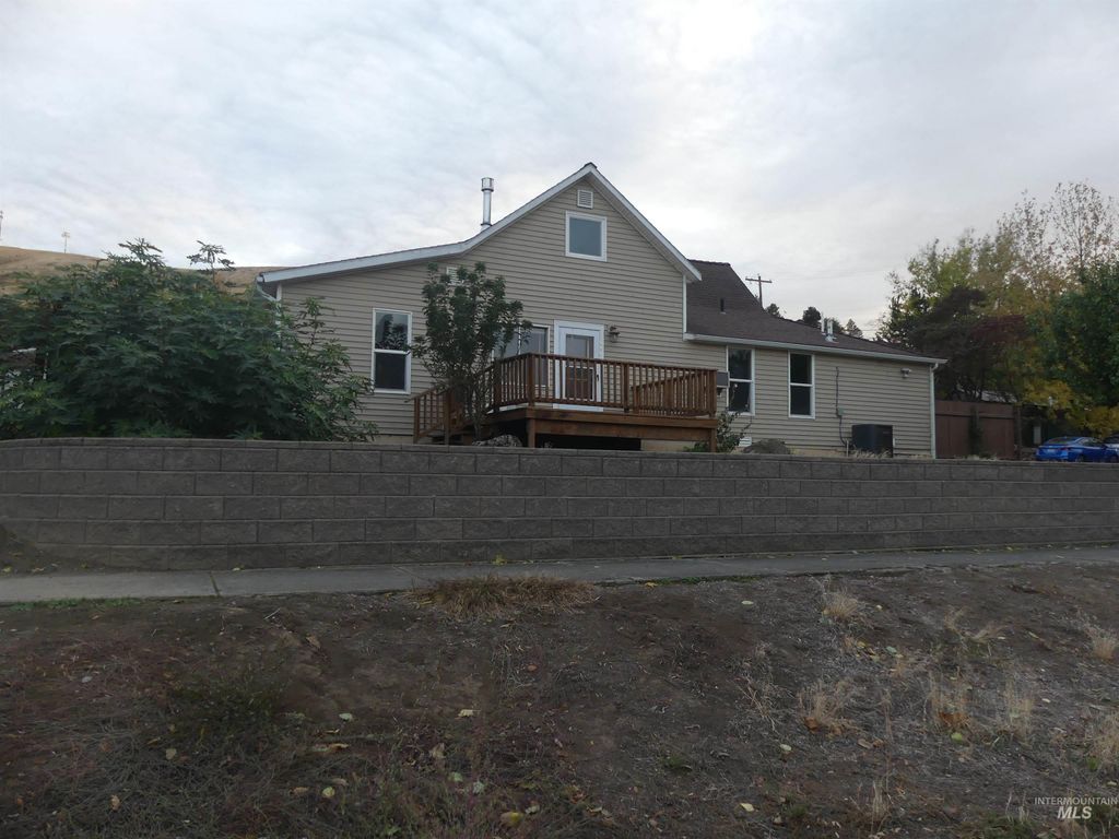 Photo of 810 2nd St, Asotin, WA 99402 (MLS # 98966211)