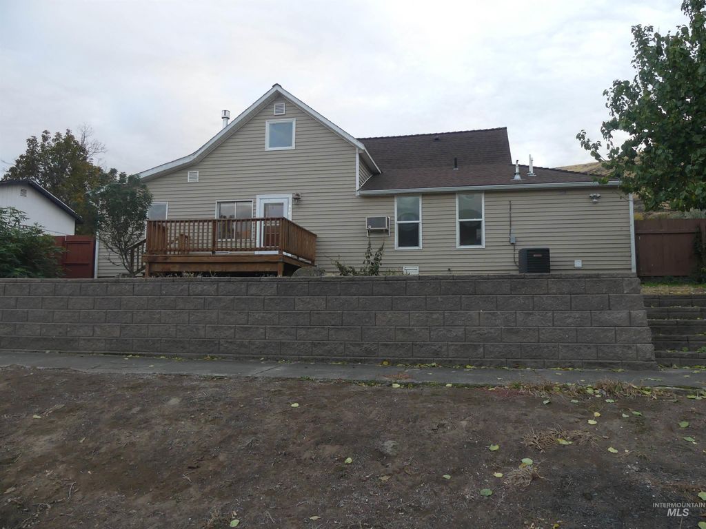 Photo of 810 2nd St, Asotin, WA 99402 (MLS # 98966211)