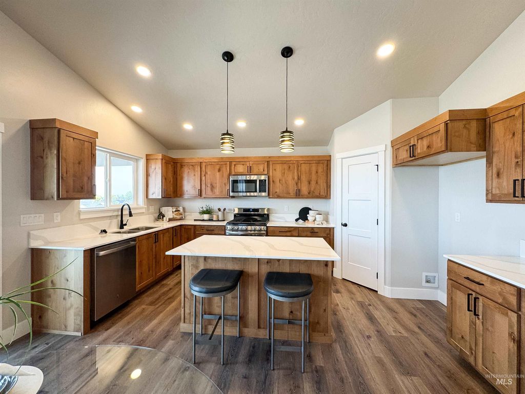 Photo of 755 Pinehurst St, Payette, ID 83661 (MLS # 98946564)