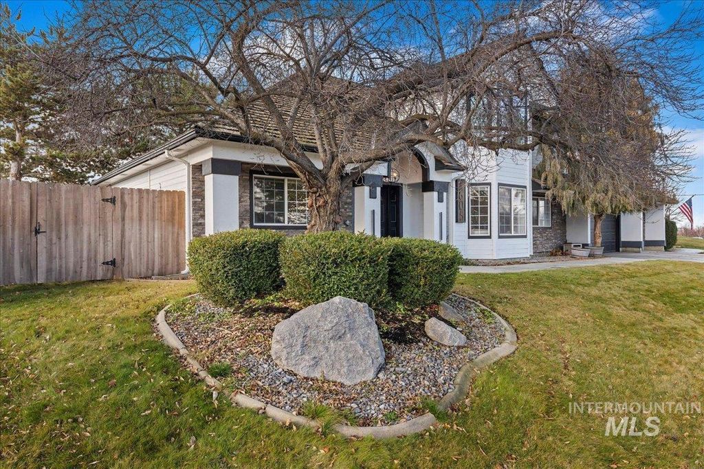 Photo of 1605 SE 3rd Way, Meridian, ID 83642 (MLS # 98971181)