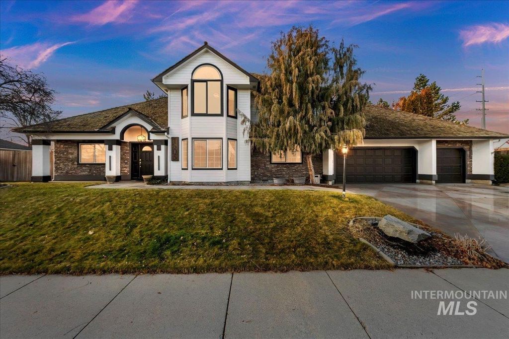 Photo of 1605 SE 3rd Way, Meridian, ID 83642 (MLS # 98971181)