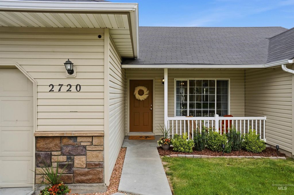 Photo of 2720 Stoll Ct, Caldwell, ID 83607 (MLS # 98988849)