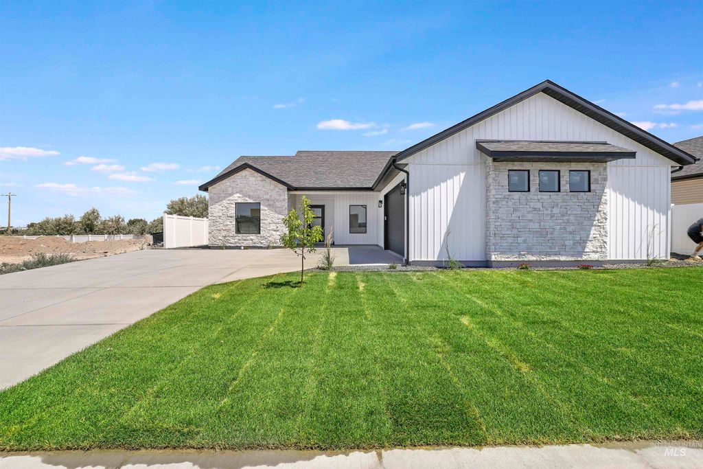 Photo of 941 Gregory Way, Twin Falls, ID 83301 (MLS # 98946874)