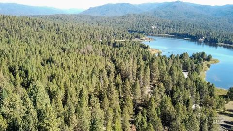 Photo of 1 Horsethief Road, Cascade, ID 83611 (MLS # 98912450)