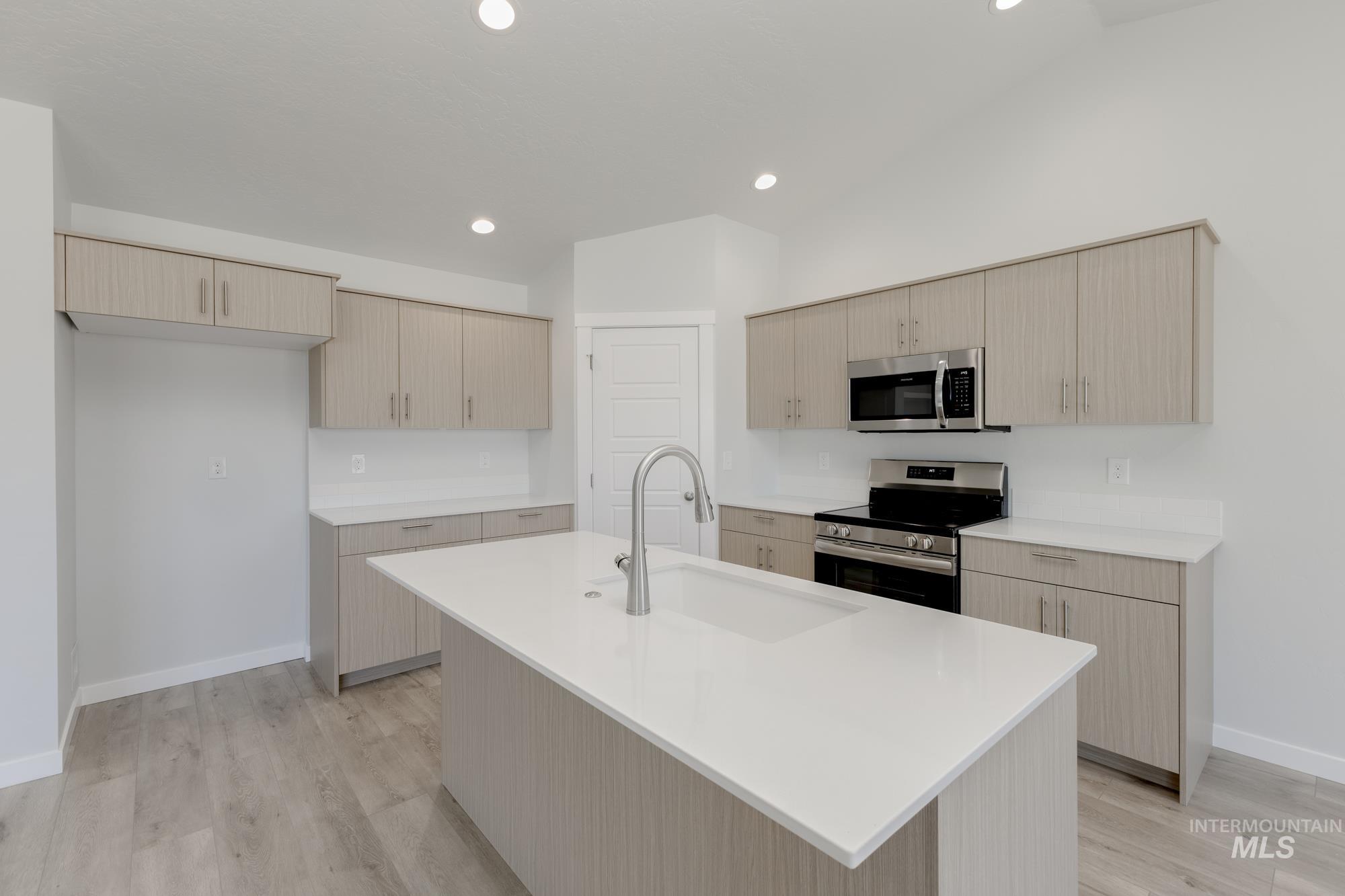 8203 E Cool River Lp