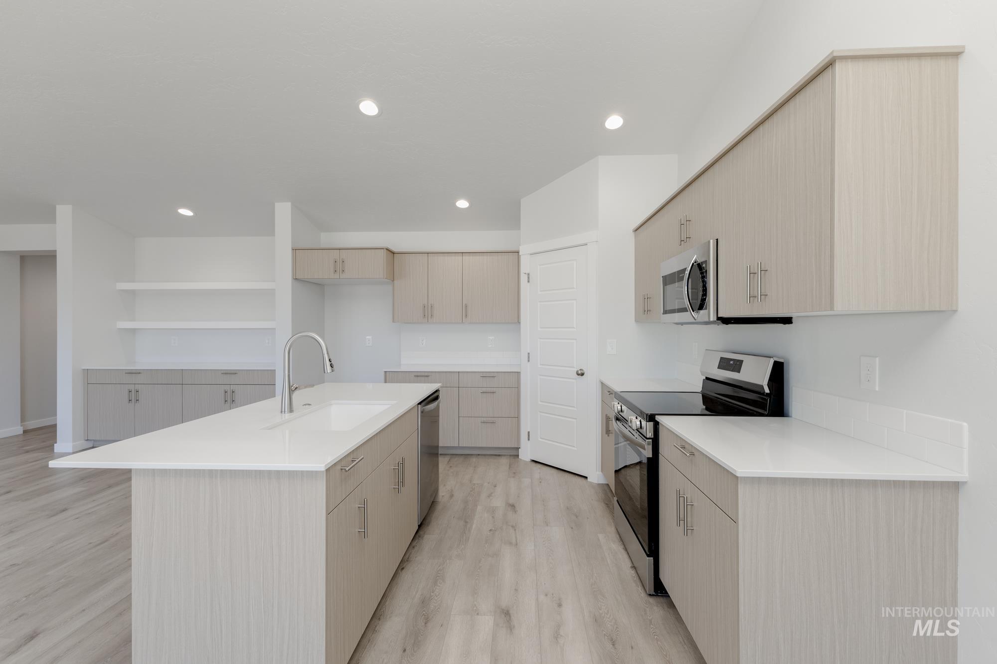 8203 E Cool River Lp