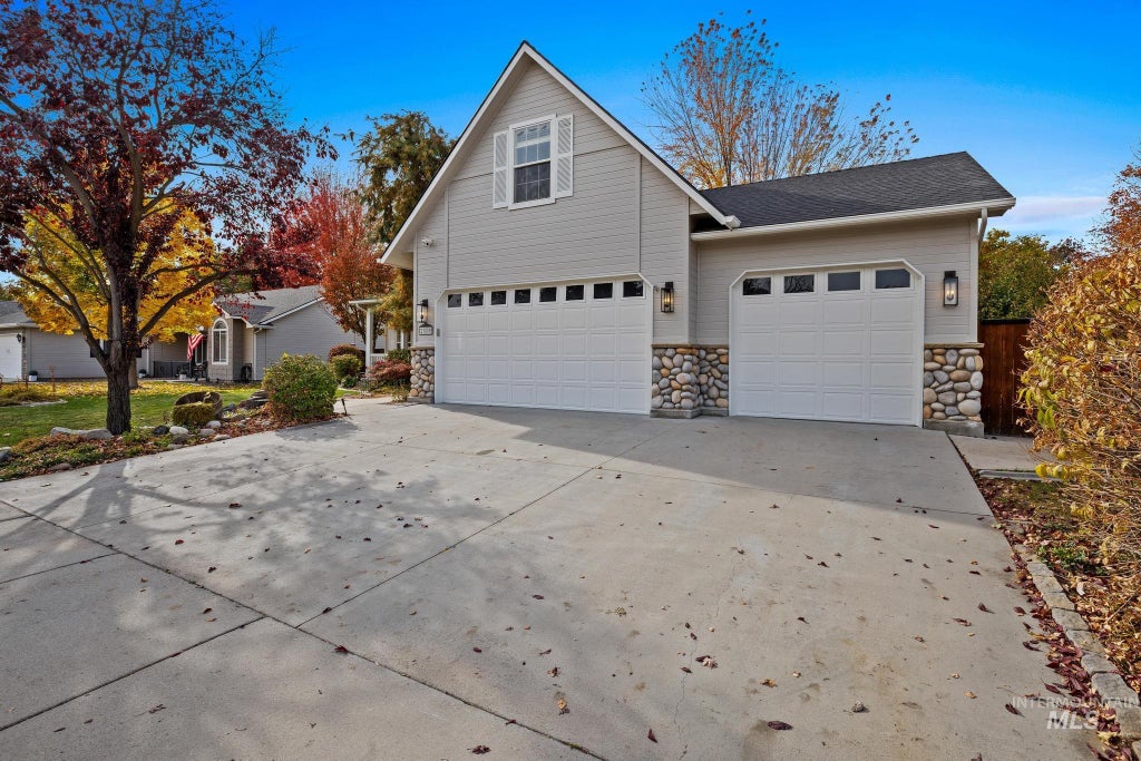 Photo of 2885 N Rough Stone Way, Meridian, ID 83646 (MLS # 99005239)