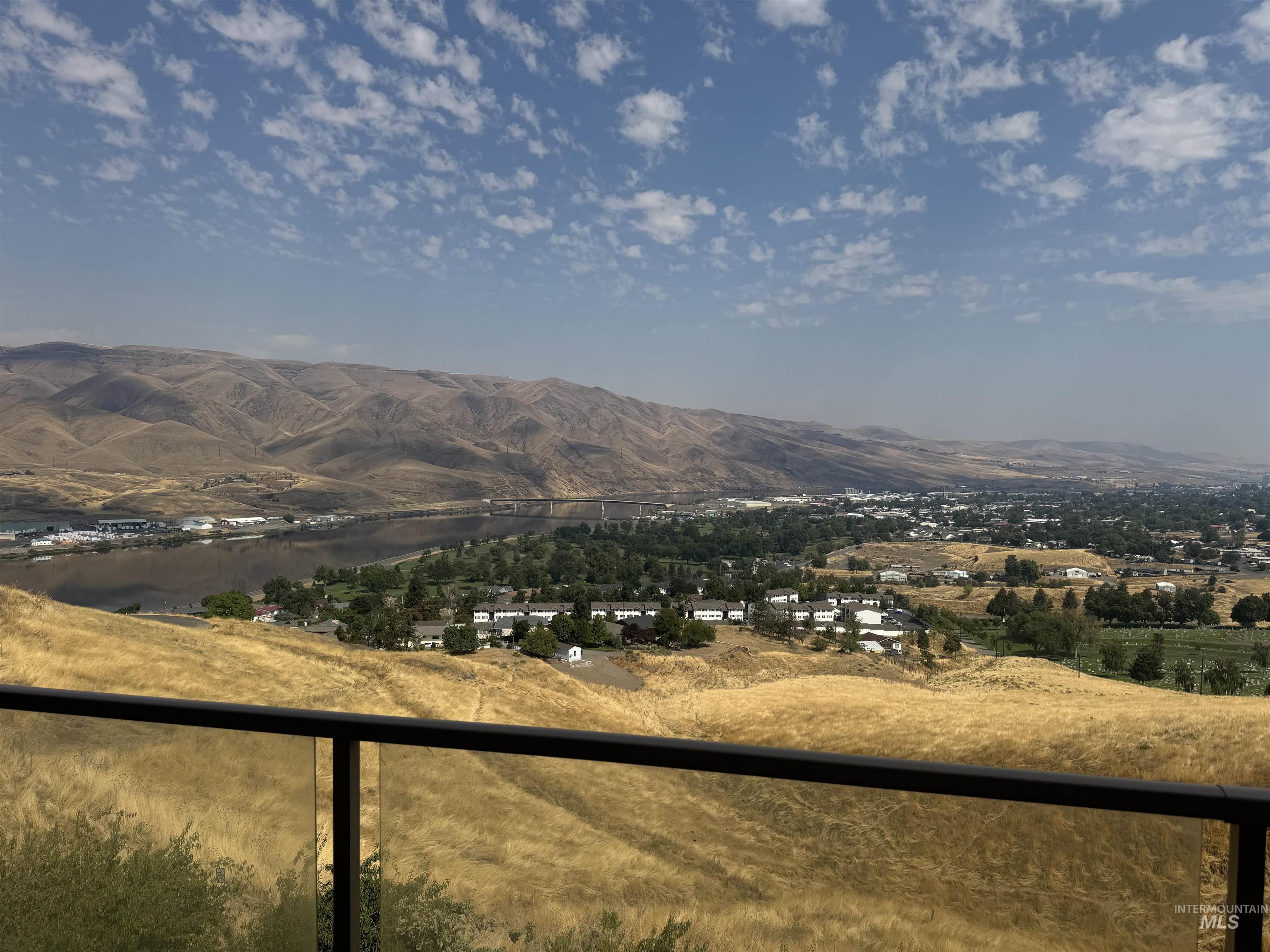 2460 Valleyview Drive