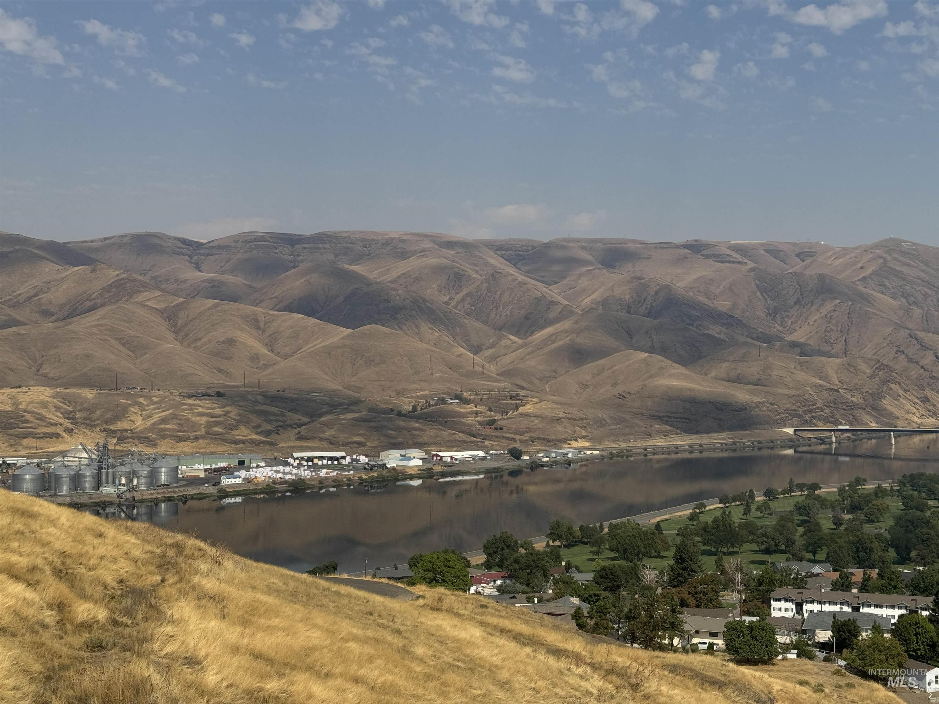 2460 Valleyview Drive