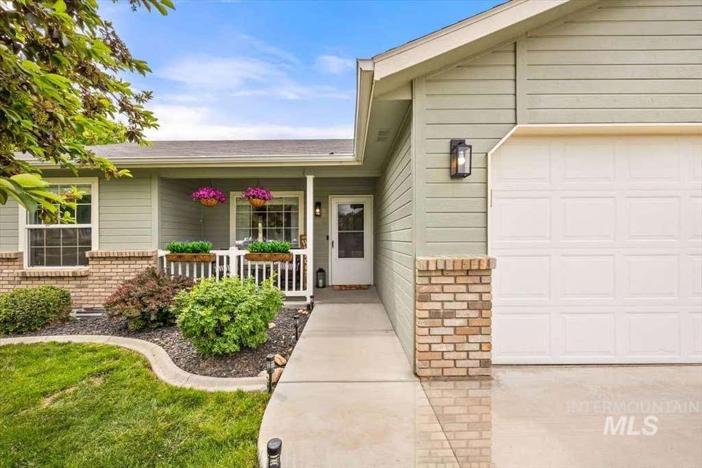 Photo of 3308 Airport Ave, Caldwell, ID 83605 (MLS # 98995273)