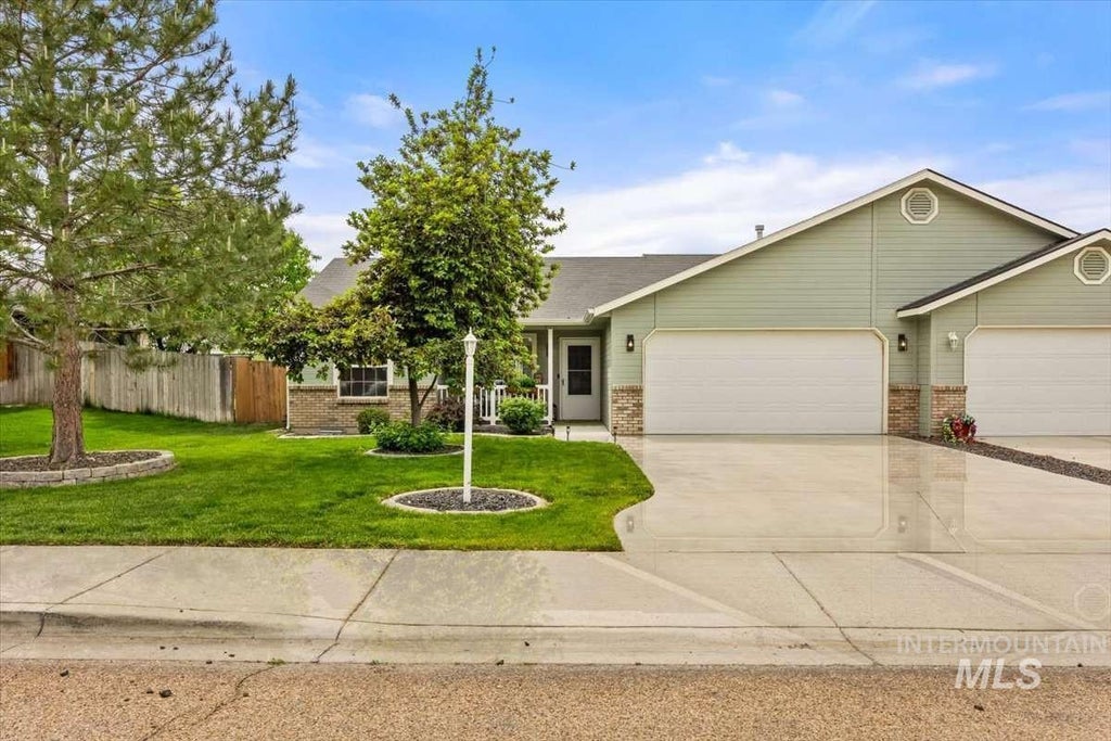 Photo of 3308 Airport Ave, Caldwell, ID 83605 (MLS # 98995273)