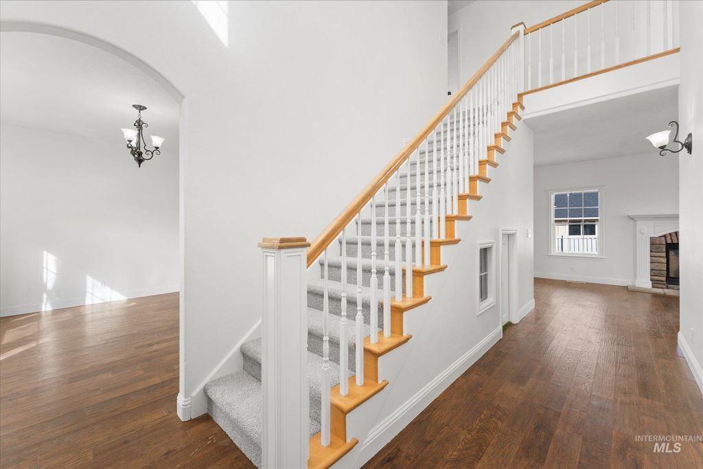 Photo of 141 Beech St, Fruitland, ID 83619 (MLS # 98977768)