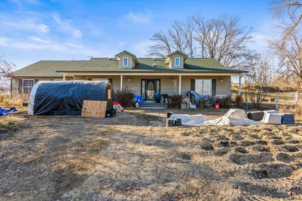 Photo of 1331 John Day Hwy, Vale, OR 97918 (MLS # 98973505)