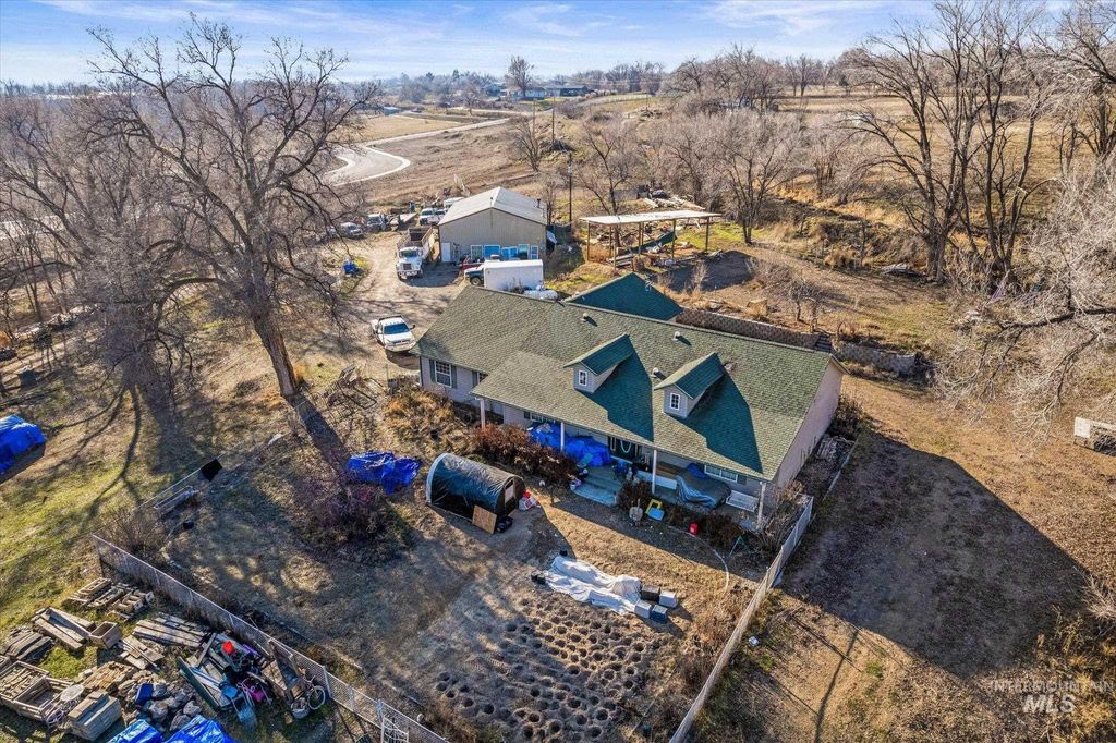 Photo of 1331 John Day Hwy, Vale, OR 97918 (MLS # 98973505)