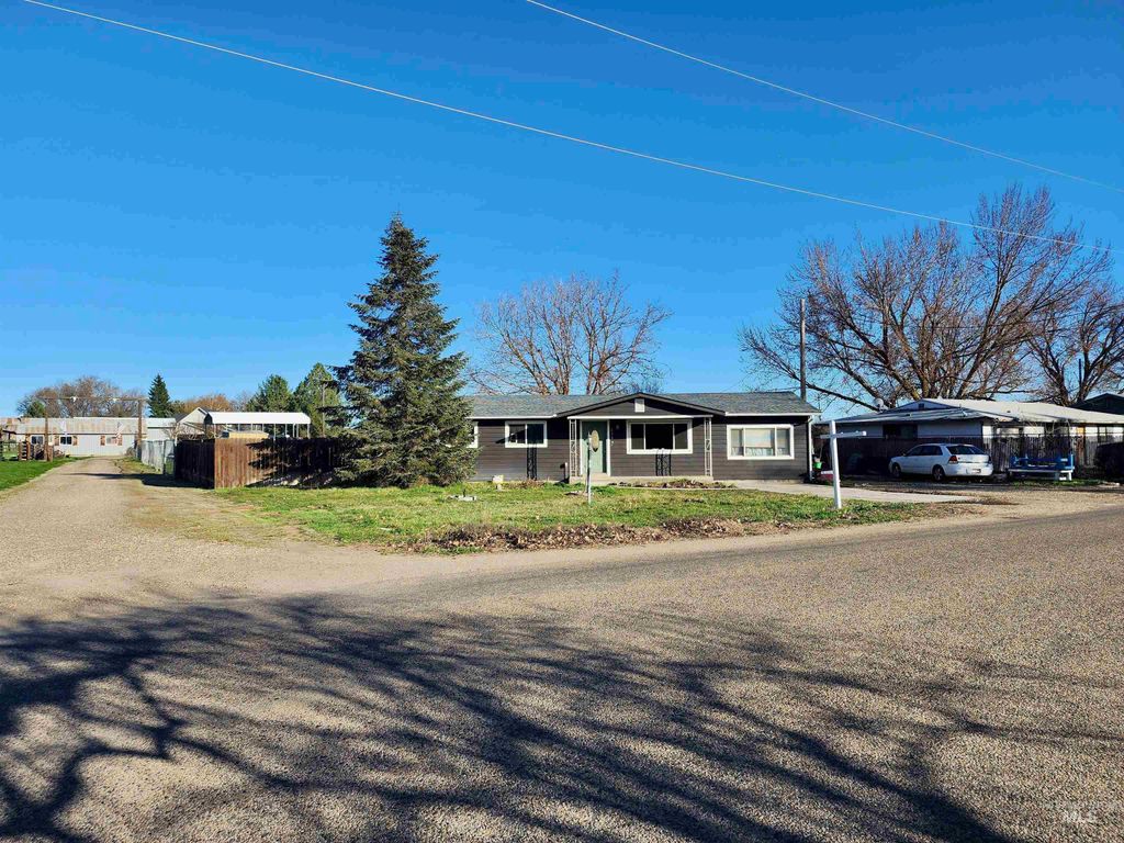 Photo of 8188 N Pennsylvania Ave, Fruitland, ID 83619 (MLS # 98978909)