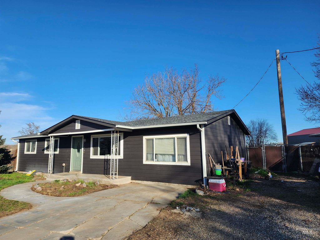 Photo of 8188 N Pennsylvania Ave, Fruitland, ID 83619 (MLS # 98978909)
