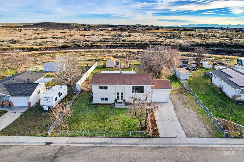 Photo of 10001 W Fox Brush Dr, Boise, ID 83709 (MLS # 98976893)