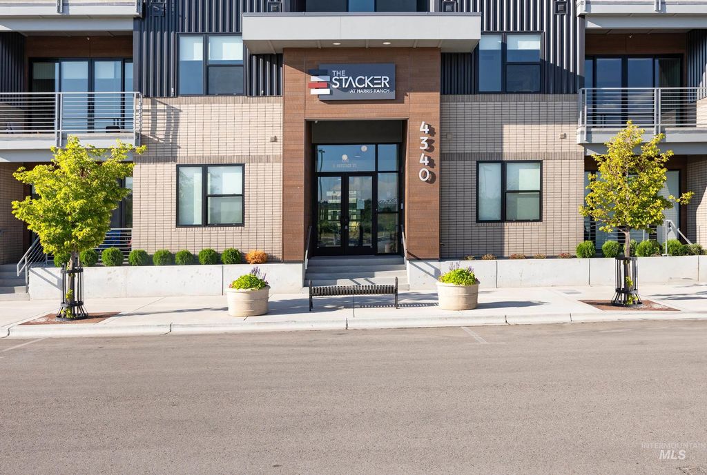 Photo of 4340 E Haystack St #304, Boise, ID 83716 (MLS # 98964095)