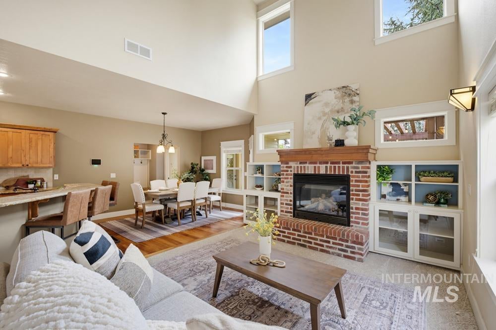 1315 W Cobblefield St