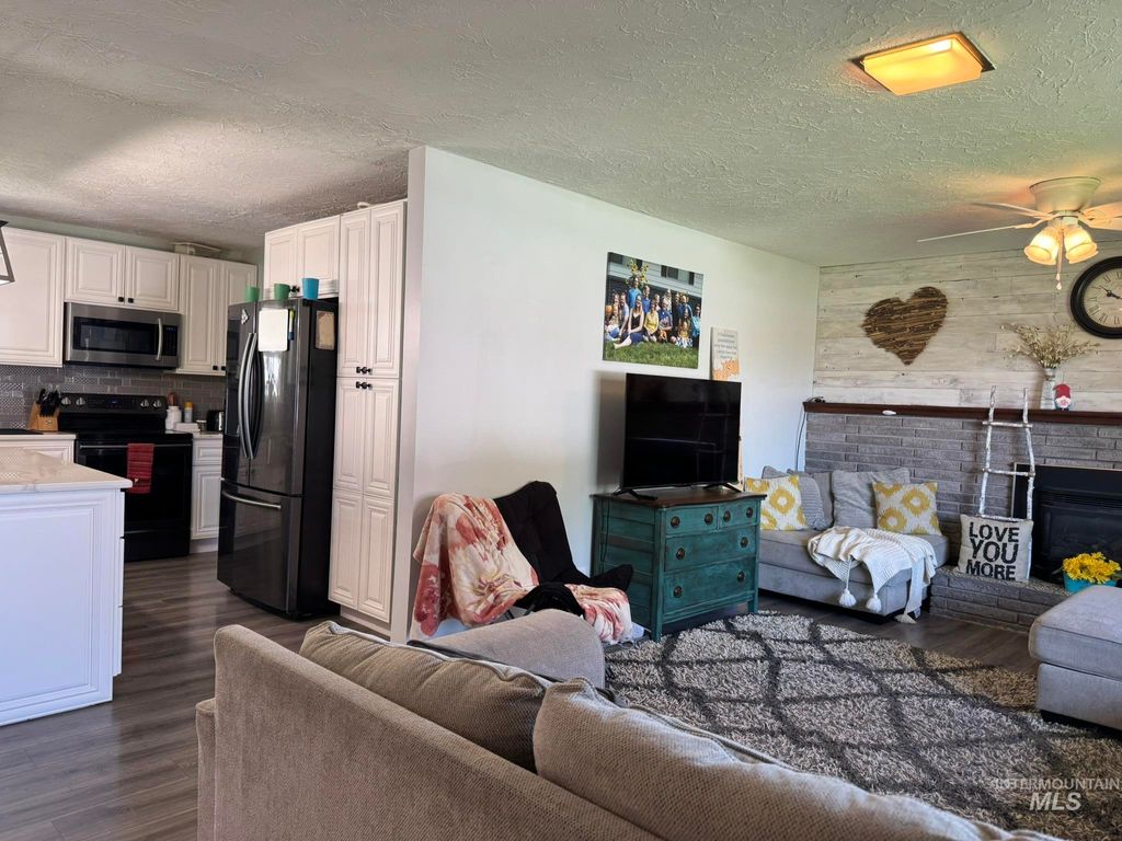 Photo of 1410 California Street, Gooding, ID 83330 (MLS # 98969436)