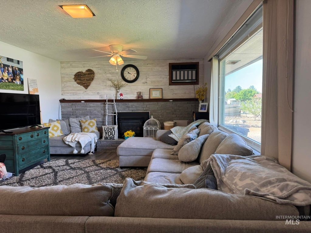 Photo of 1410 California Street, Gooding, ID 83330 (MLS # 98969436)