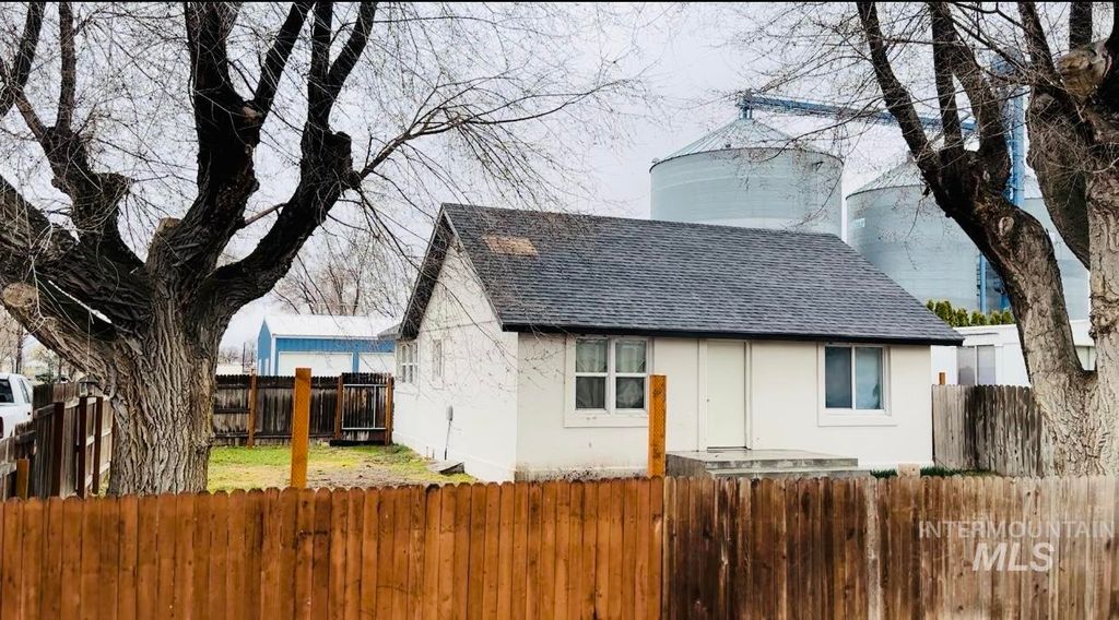 Photo of 203 E Idaho Street, Paul, ID 83347 (MLS # 98970159)