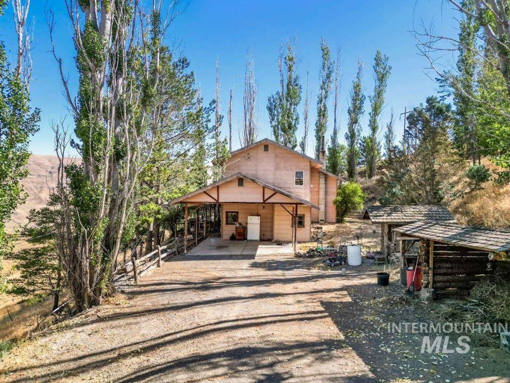 Photo of 2026 Silcott Hills Road, Clarkston, WA 99403 (MLS # 98973640)