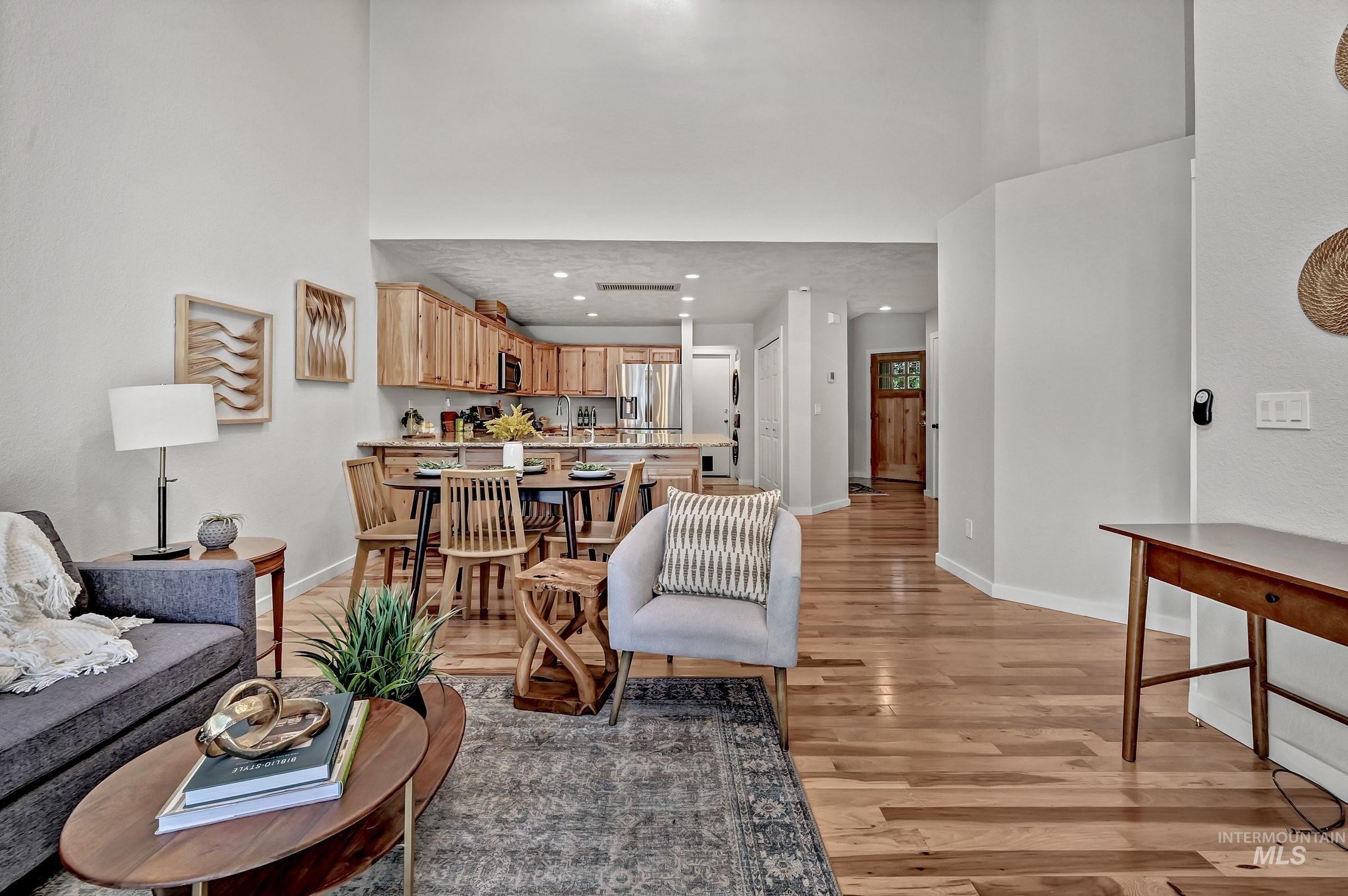 563 W Warren St.