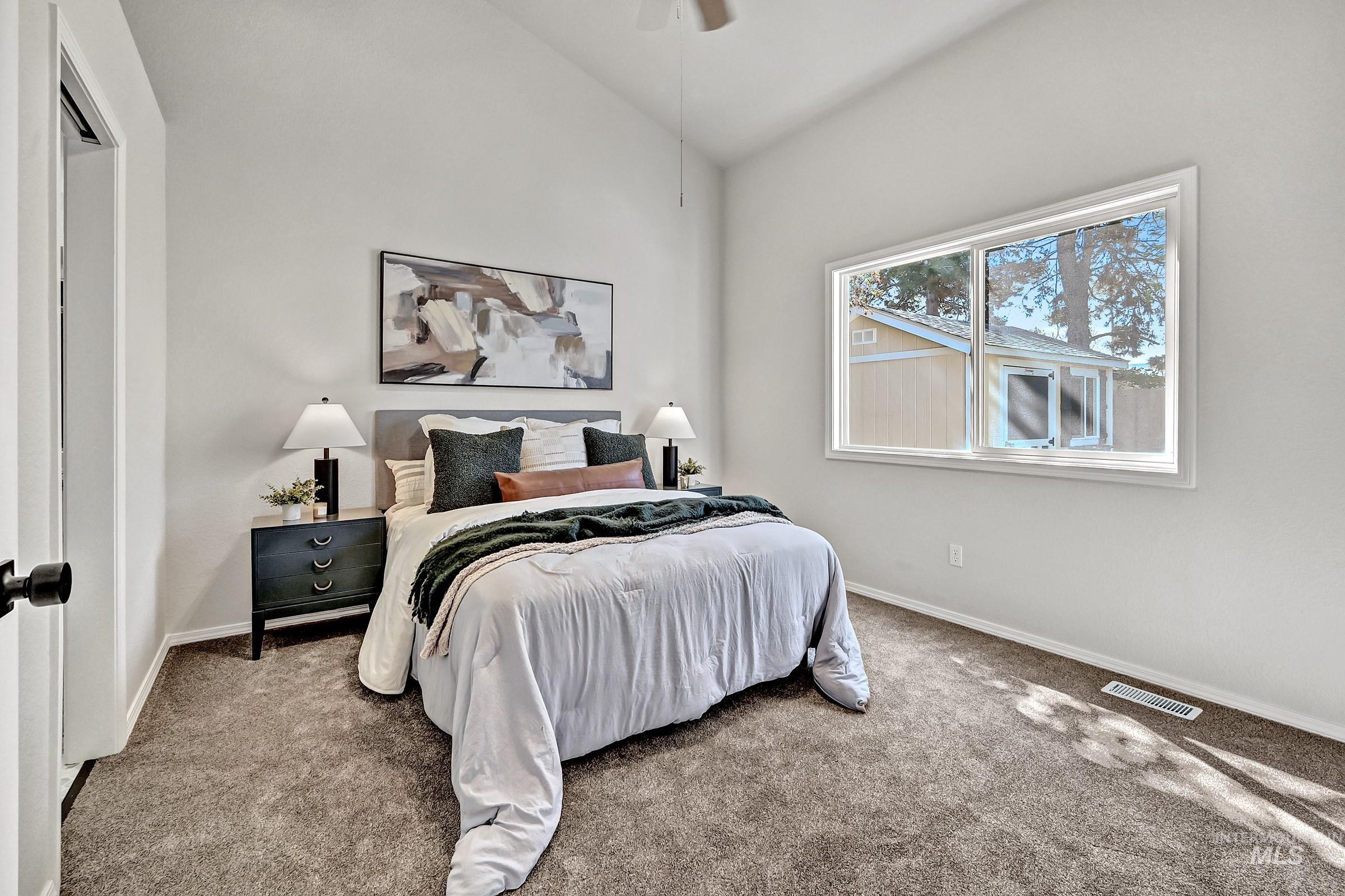 563 W Warren St.