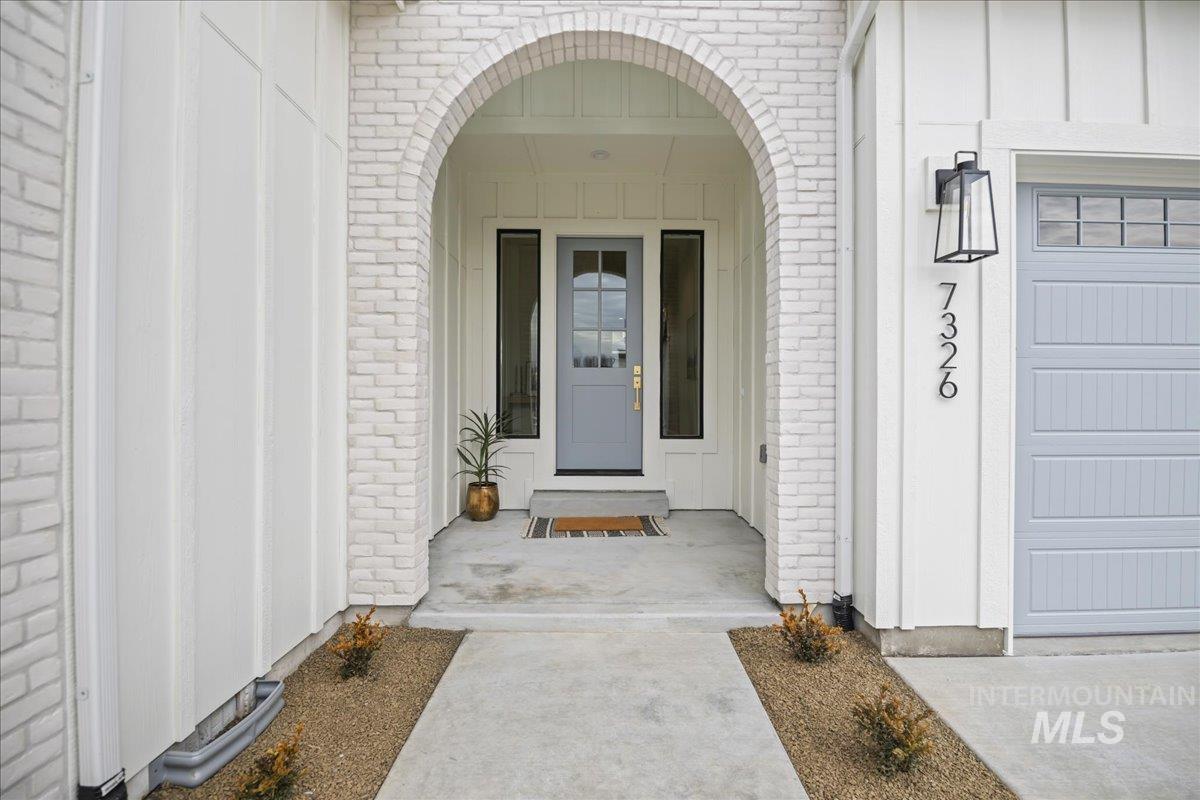 7326 W Runner Stone St