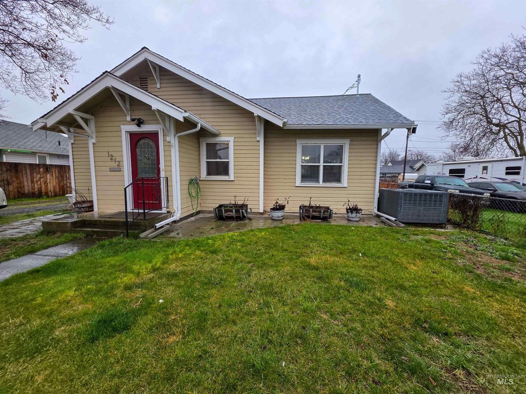 Photo of 1212 7th Street, Clarkston, WA 99403 (MLS # 98978154)