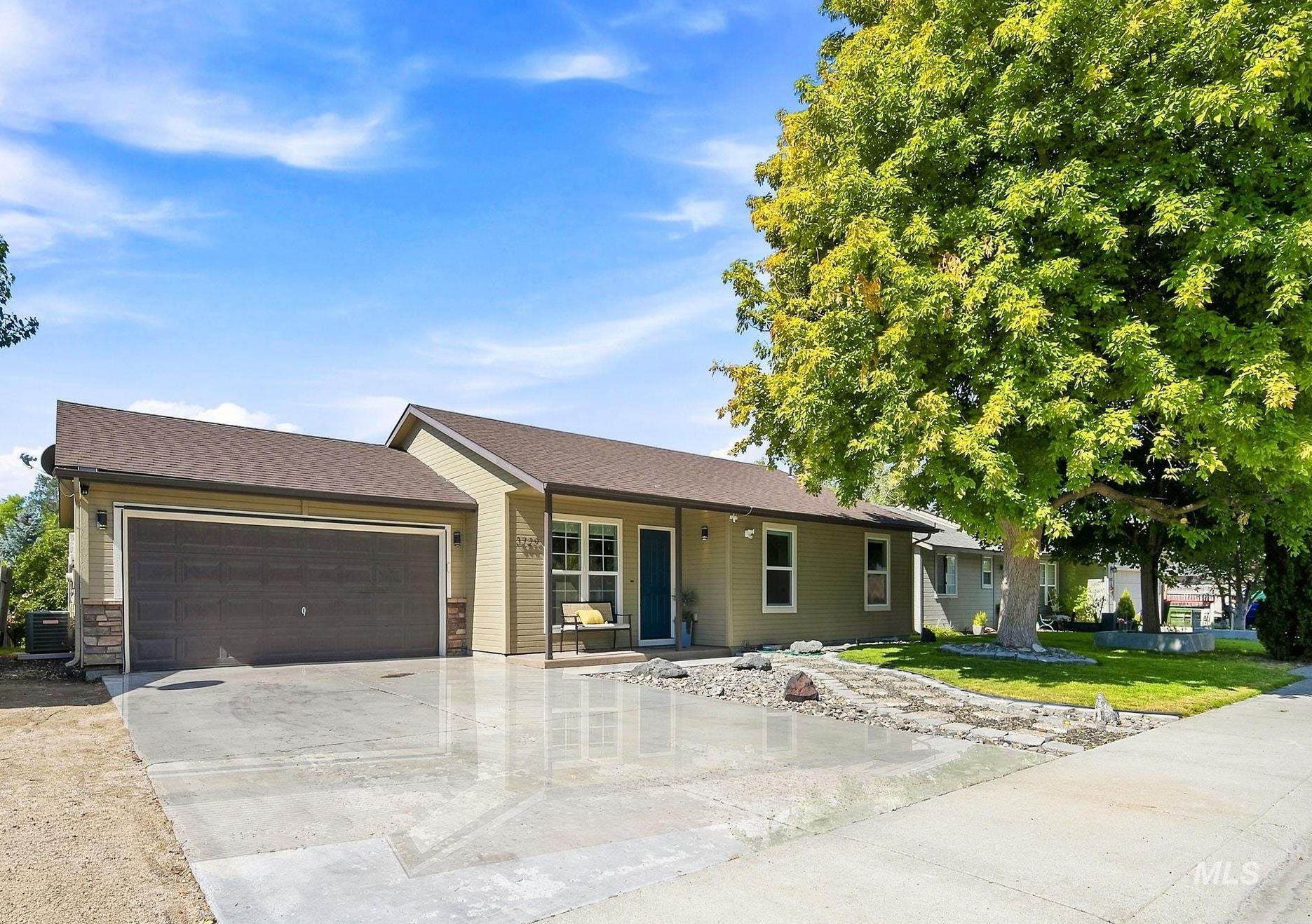 3729 S Peoria Way