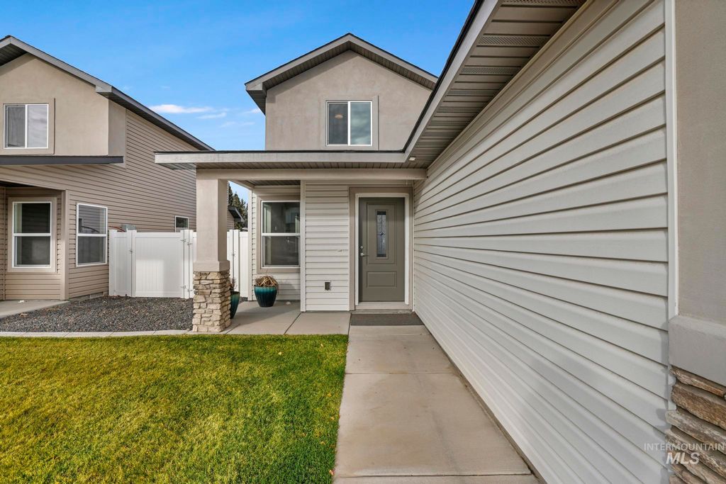 Photo of 820 Jack Ave, Jerome, ID 83338 (MLS # 98961316)