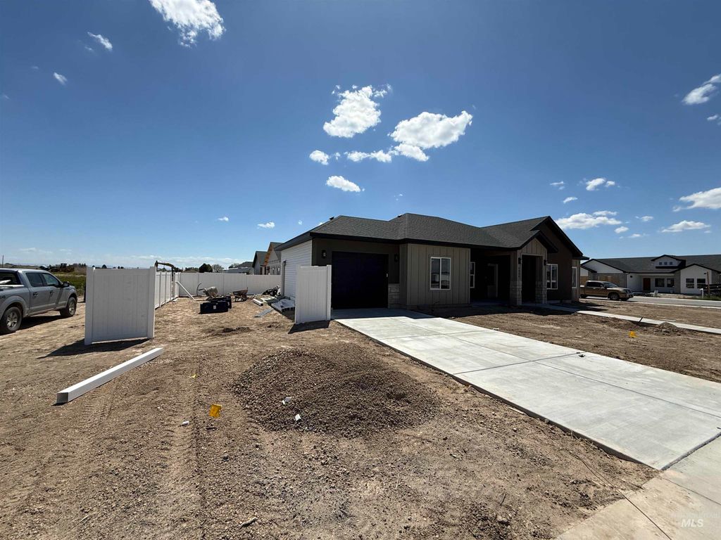 Photo of 1331 E 19th Ave #Lot 4 Block 9, Jerome, ID 83338 (MLS # 98981044)