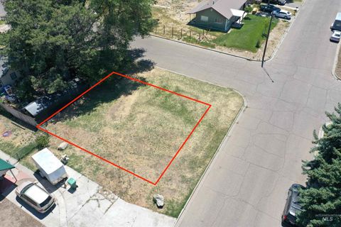Photo of TBD SE 3rd St & 7th Ave, Ontario, OR 97914 (MLS # 98949549)