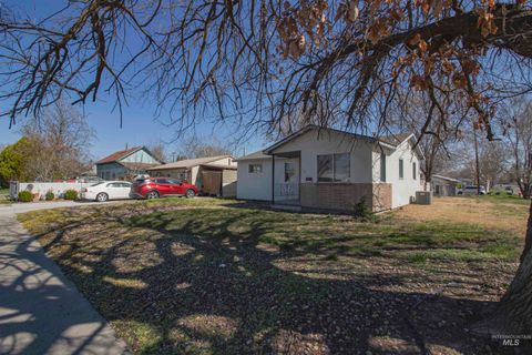 Photo of 112 NW 8th Street, Ontario, OR 97914 (MLS # 98978897)