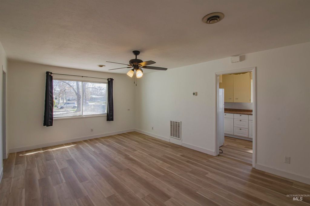 Photo of 112 NW 8th Street, Ontario, OR 97914 (MLS # 98978897)