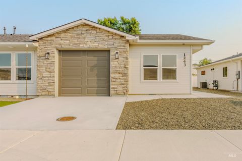 Photo of 1243 Phillips Circle, Ontario, OR 97914 (MLS # 98961636)