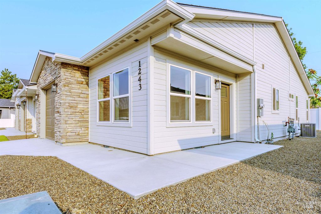 Photo of 1243 Phillips Circle, Ontario, OR 97914 (MLS # 98961636)